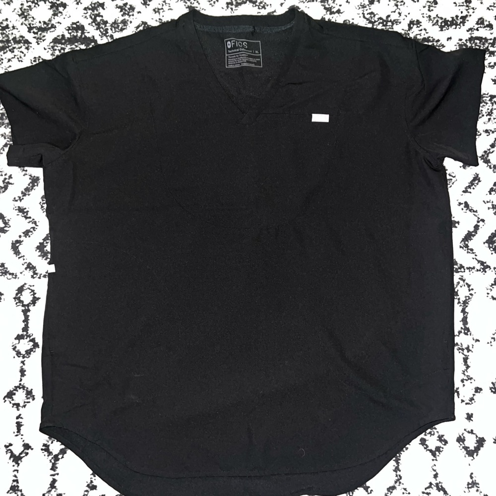 Figs Black Halle V-Neck Tunic Scrub Top & HW Seville Scrub Leggings